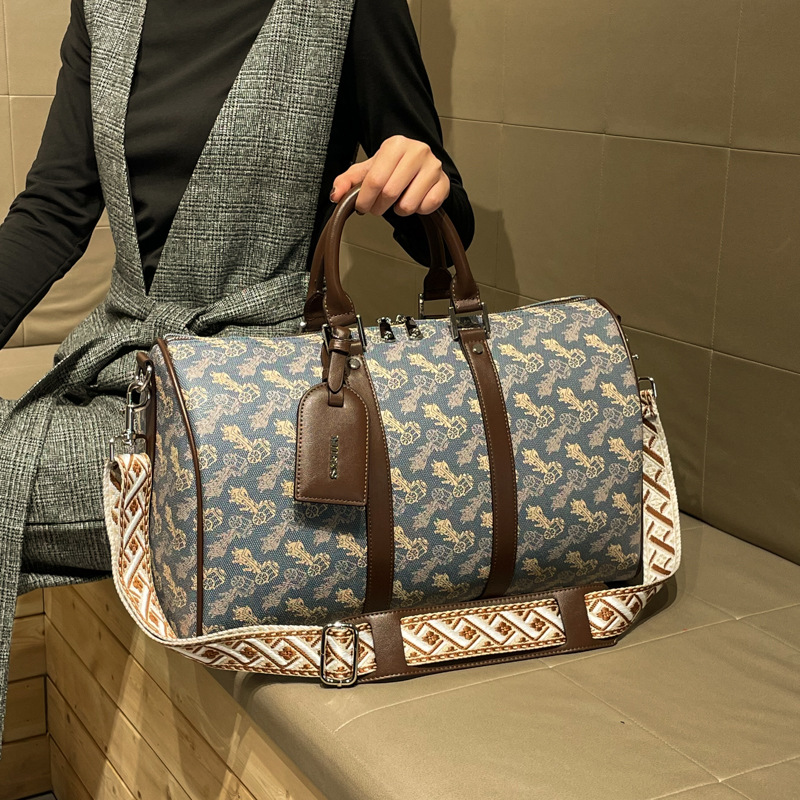 Stylish Designer Commuter Tote - Leatherwork Designs 评论和价格