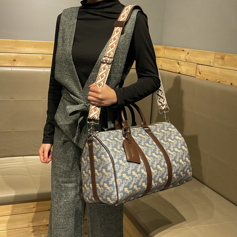 Stylish Designer Commuter Tote - Leatherwork Designs 评论和价格