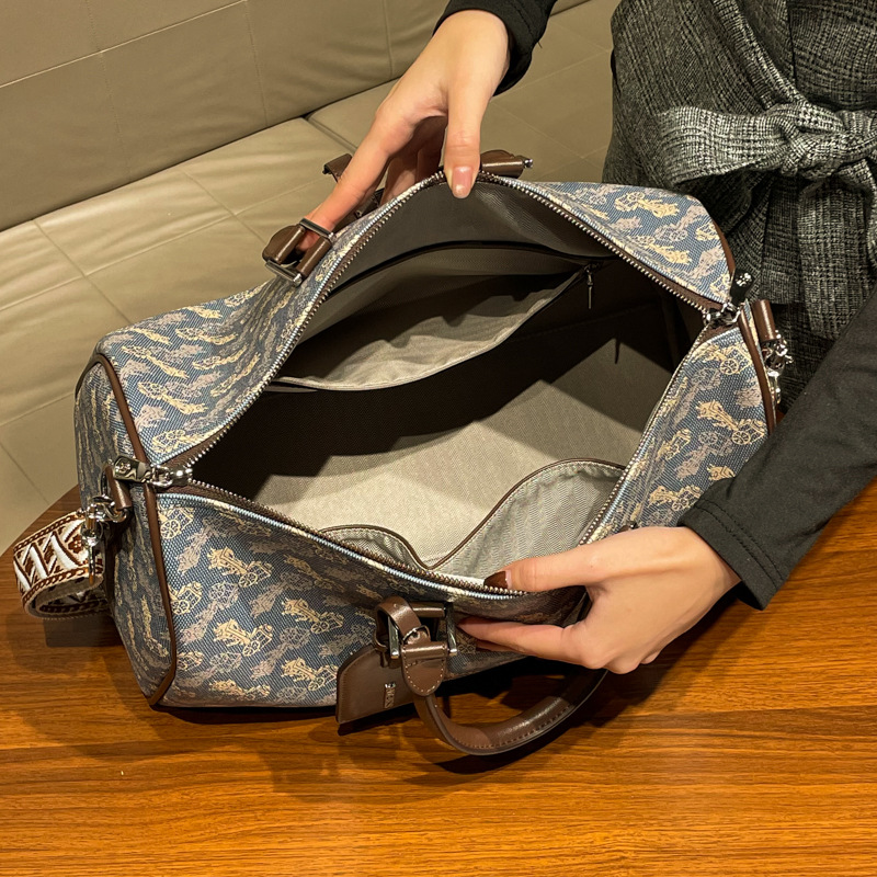 Stylish Designer Commuter Tote - Leatherwork Designs 评论和价格
