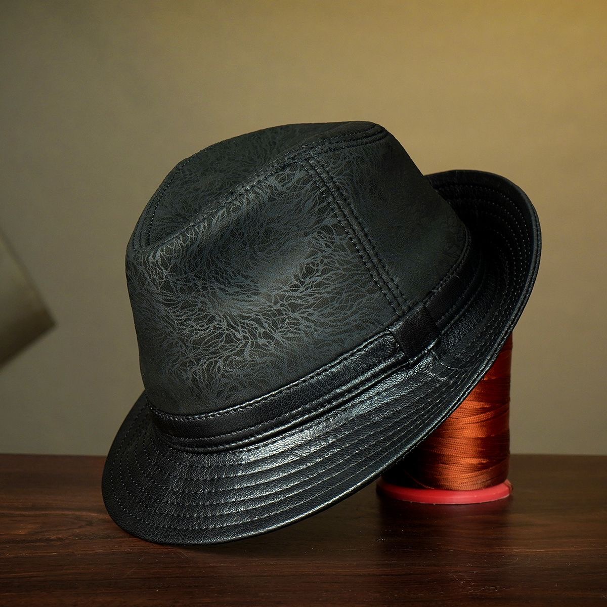 Shows Gentleman Retro High Qua - Leather Work Hat 评论和价格